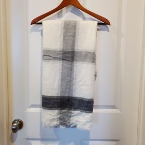 H & M plaid‎ scarf.